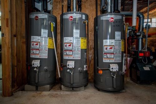 328 Broadway, Fall River MA 02724-2903 exterior