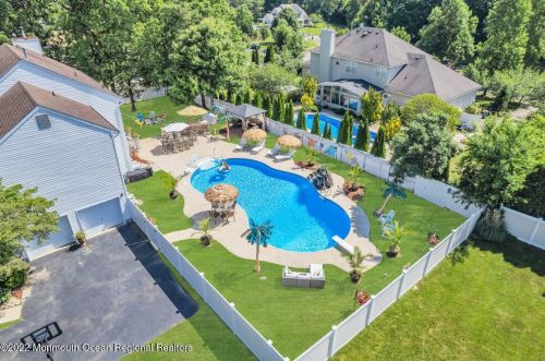 1 Highland Dr, Jackson Twp NJ 08527-1213 exterior