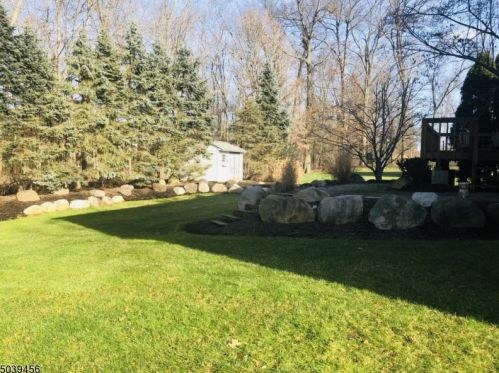 21 Mann Ave, East Hanover NJ 07936-3204 exterior