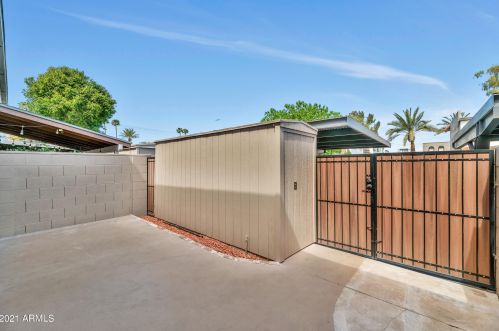 2818 Clarendon Ave, Phoenix AZ 85031-3142 exterior