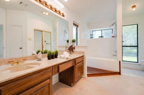 418 Country Vw Ln, Garland TX 75043-5608 exterior