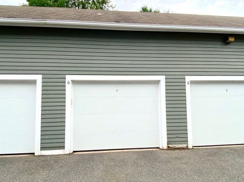 6 Amity Pl, Amherst MA 01002-2255 exterior