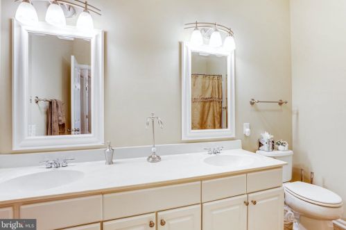 5424 Wooded Way, Columbia MD 21044-5722 exterior