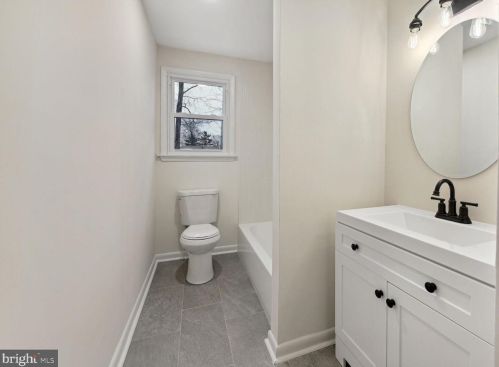 1050 Bennett Dr, West Deptford NJ exterior