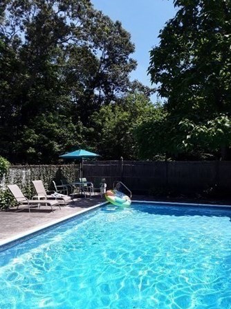 22 Lewis Ct, Hingham MA 02043-2723 exterior