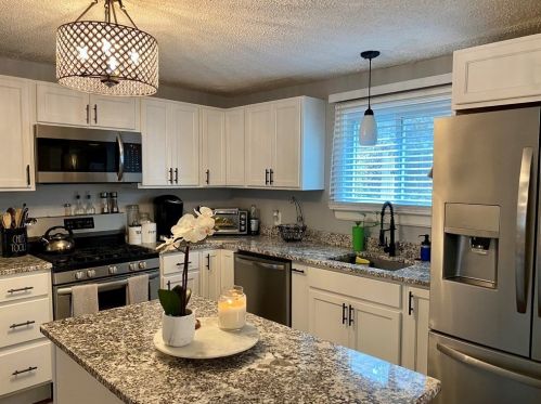 1070 Somerset Ave, Taunton MA 02780-4622 exterior