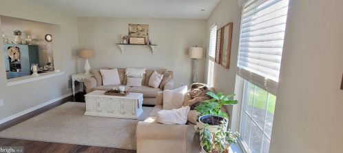 104 Talon Ln, West Deptford NJ 08093-2323 exterior