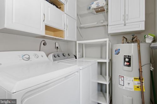 565 Salem Ave, West Deptford NJ 08096-3204 exterior