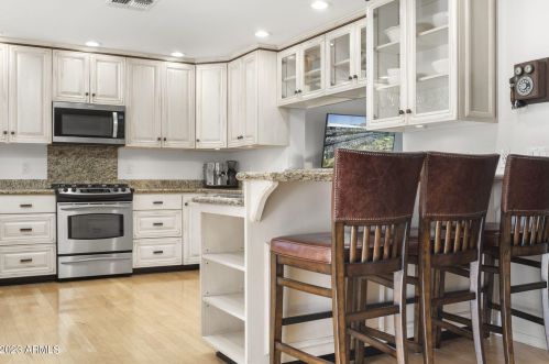 210 Butler Dr, Phoenix AZ 85051-4649 exterior