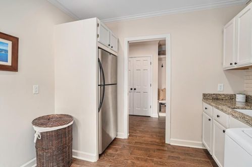 230 Broadland Rd, Atlanta GA 30327-3216 exterior