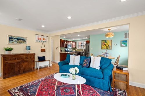 9 Mott St, Arlington, MA 02474-8828