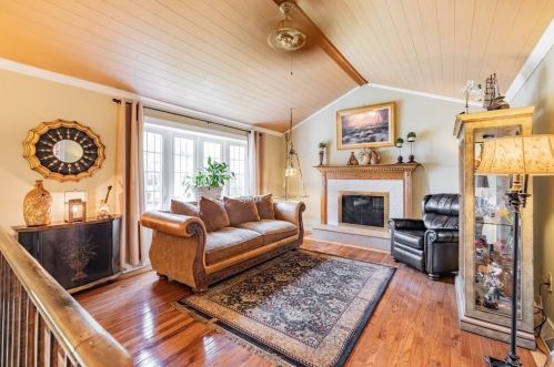 308 Leonard St, Agawam MA  01001-3346 exterior