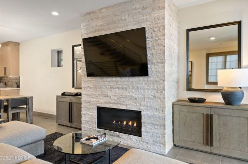 1231 Lowell Ave, Park City UT 84060-5115 exterior