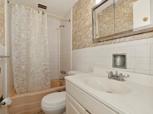 110 Sussex St, East Newark NJ 07029-2121 exterior