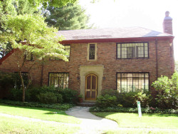 35 Kingswood Rd, Newton, MA 02466-1013