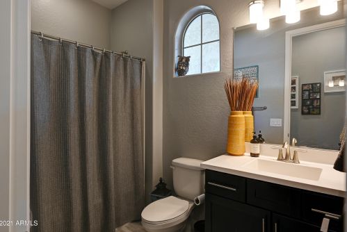 22029 33 Pl, Phoenix AZ 85018 exterior