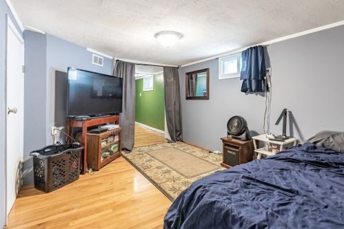 58 Lawn Ave, Quincy MA 02169-7337 exterior