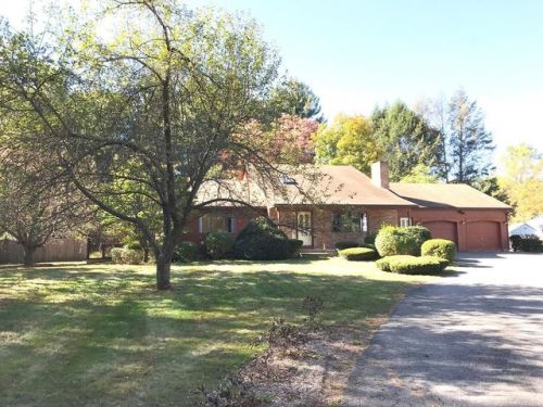 728 Suffield St, Agawam, MA 01001-2327