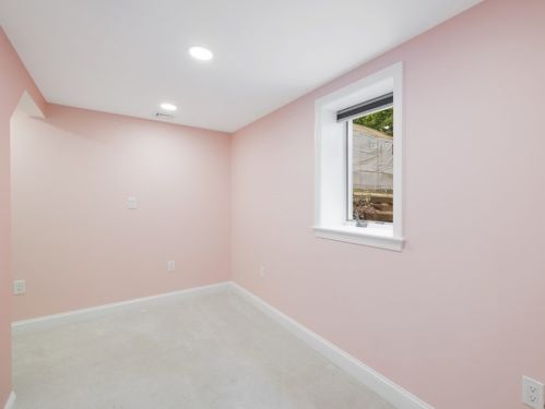 7 Glen Ave, Burlington MA  01803-4811 exterior