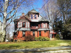 77 Temple St, Newton, MA 02465-2306