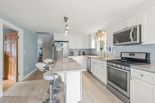 15 Highland Rd, Eastham MA 02642-3302 exterior