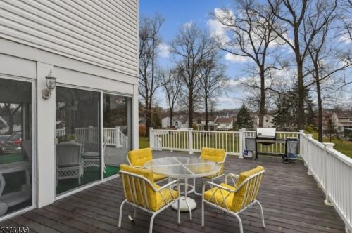 47 Ronald Dr, East Hanover NJ  07936-1420 exterior