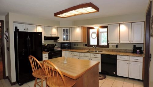 30 Jones Rd, Sutton MA 01590-2705 exterior