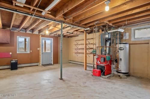 386 Oblong Rd, Williamstown MA 01267-3039 exterior