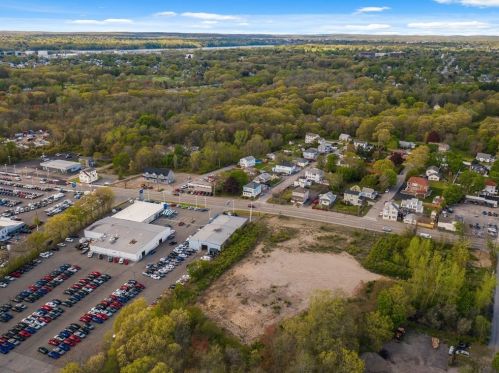 30 Taunton Ave, Seekonk MA 02771-5245 exterior