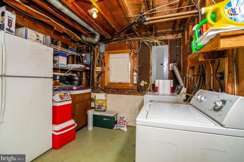 422 Meadowcroft Rd, West Deptford NJ 08096-4007 exterior