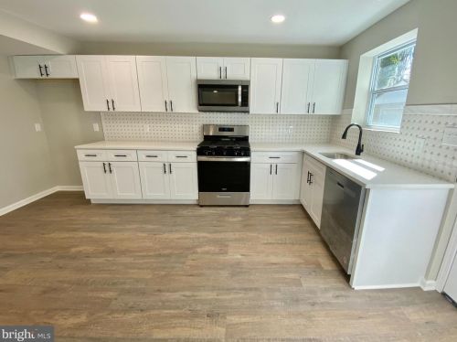 910 Boundary Rd, West Deptford NJ  08096-6571 exterior