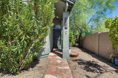 1944 Behrend Dr, Phoenix AZ 85027-3834 exterior