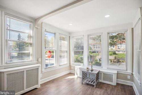 7319 20th St, Philadelphia, PA 19138-2729