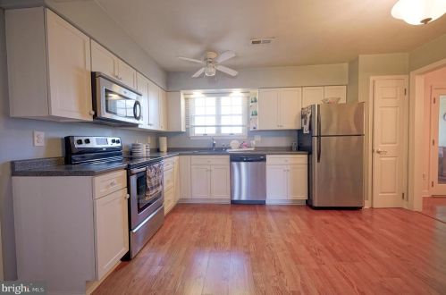 239 Hampshire Dr, West Deptford NJ 08096-4206 exterior