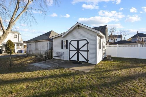 118 Sylvia St, New Bedford MA 02745-6136 exterior