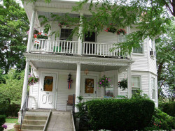 204 Crafts St, Newton, MA 02460-1442