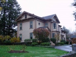 647 Commonwealth Ave, Newton, MA 02459-1102