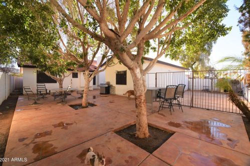 1932 Alta Vista Rd, Phoenix AZ 85041-5443 exterior