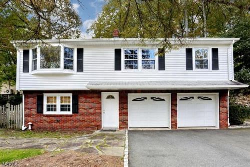 23 Beech Ct, Skyline Lakes, NJ 07456-2503