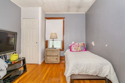 57 Gledhill Ave, Everett MA 02149-4049 exterior