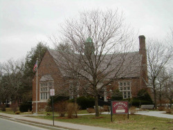 375 Auburn St, Newton, MA 02466-1802