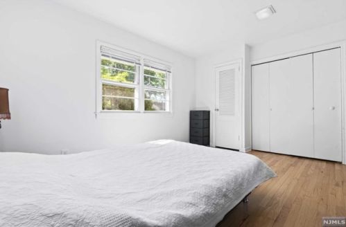 32 Deacon Pl, Cresskill NJ  07626-1139 exterior