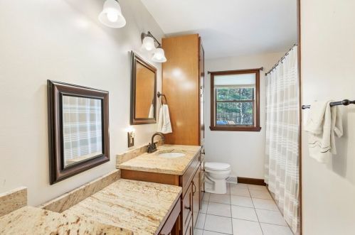 1069 Burt St, Taunton MA 02780-5166 exterior