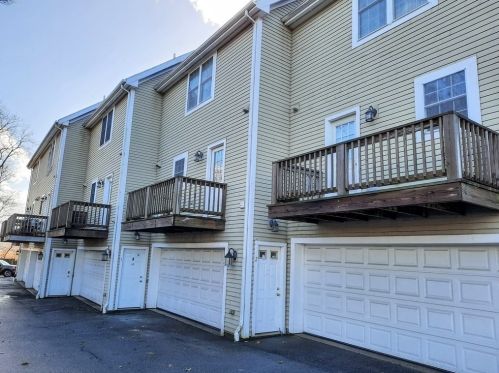 169 Sea St, Quincy, MA 02169-2562