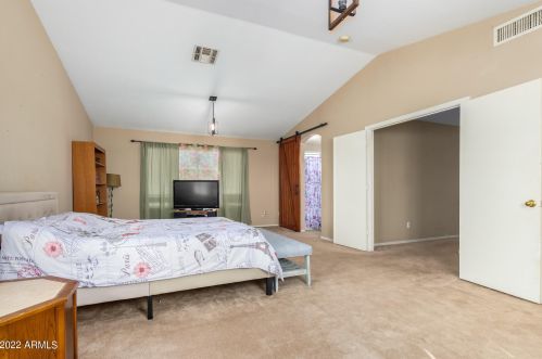 1102 Behrend Dr, Phoenix AZ 85050-3992 exterior