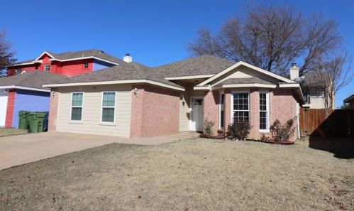 4702 Grovetree Ln, Garland TX  75043-8228 exterior