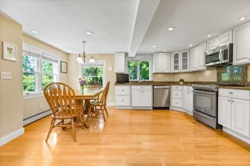 4 Pinegrove Rd, Hingham MA 02043-3923 exterior