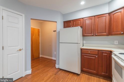 209 3rd St, Philadelphia, PA 19106-1923