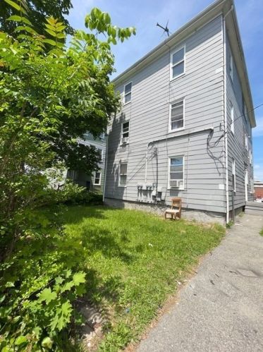 30 St, Worcester MA 01604-4413 exterior