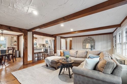 377 Central St, Acton, MA 01720-2341